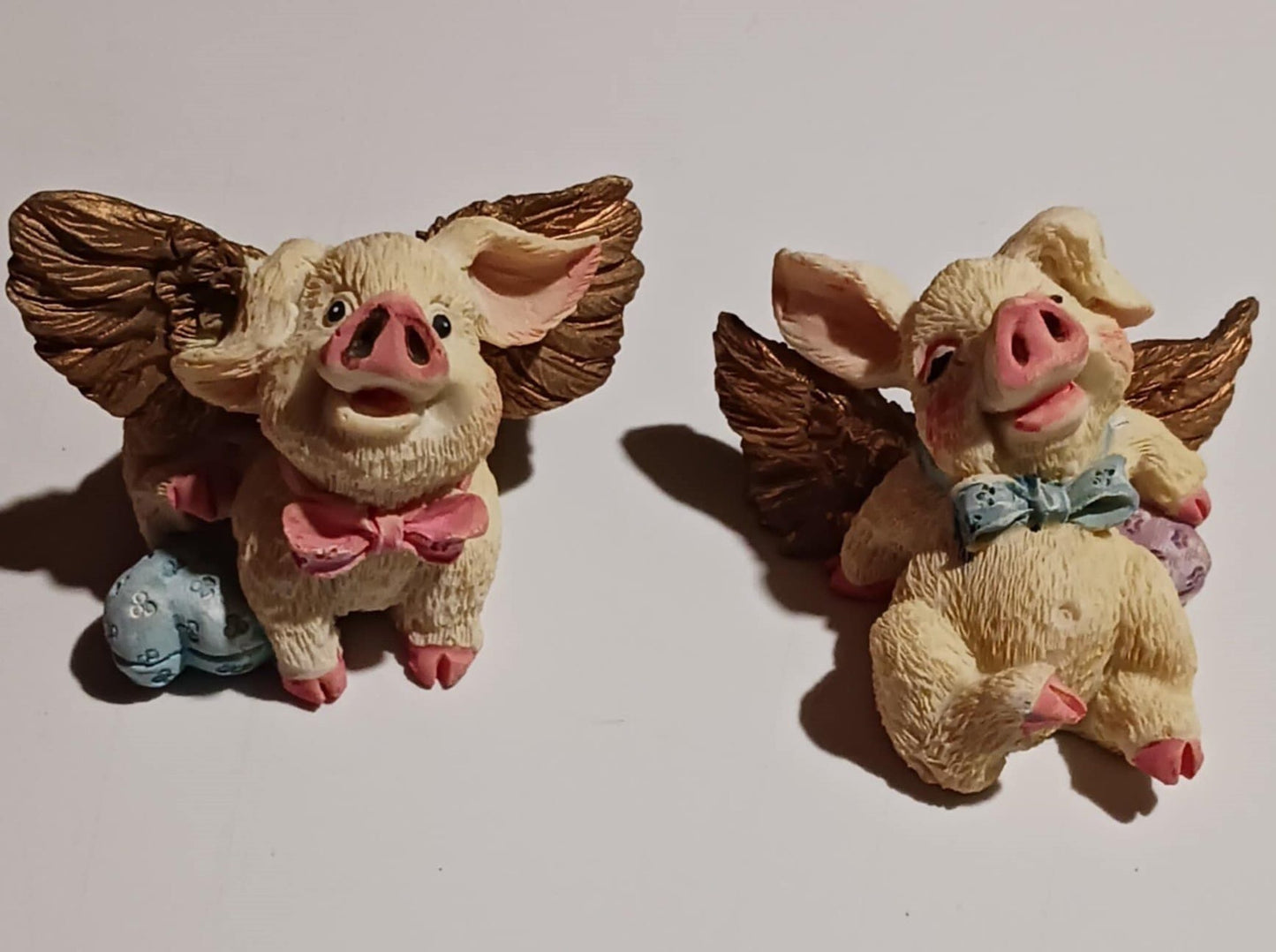 Winged piggy figurines
