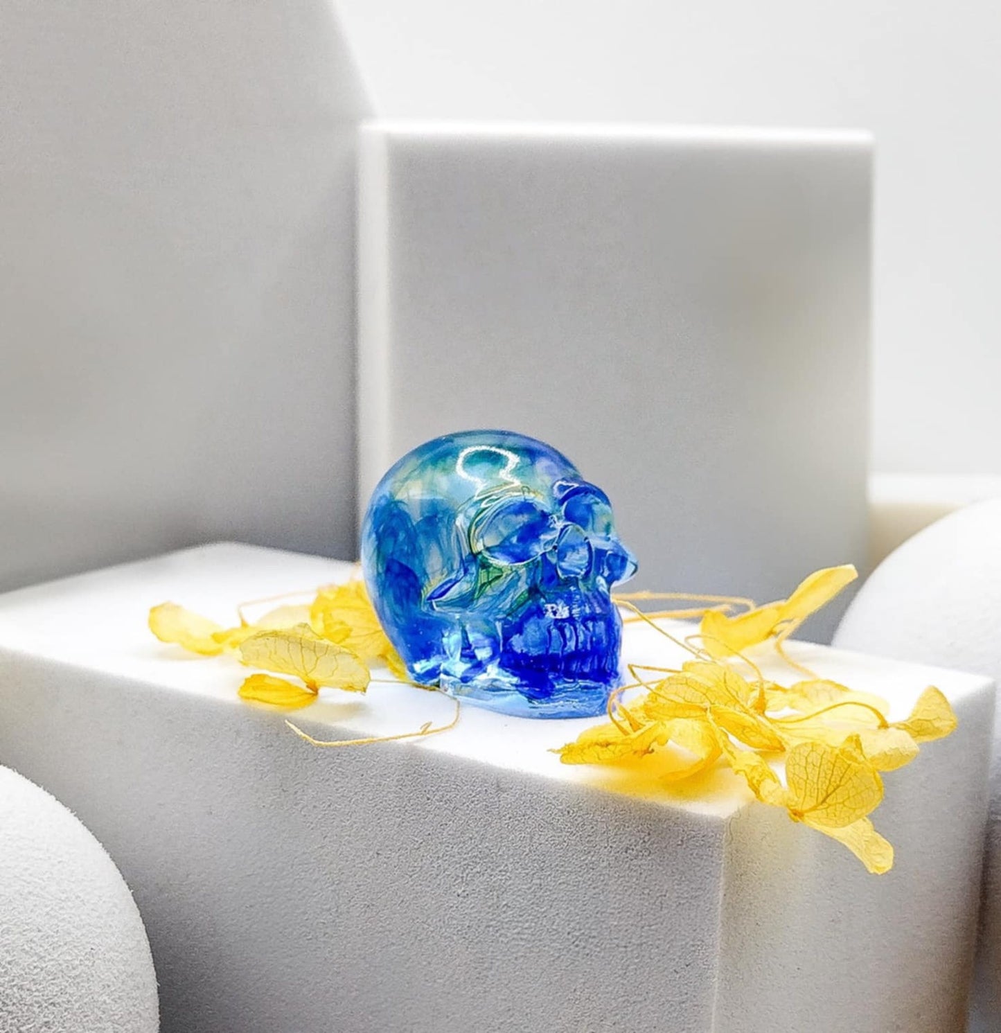 Acrylic epoxy resin blue skull (can be made into a keychain)