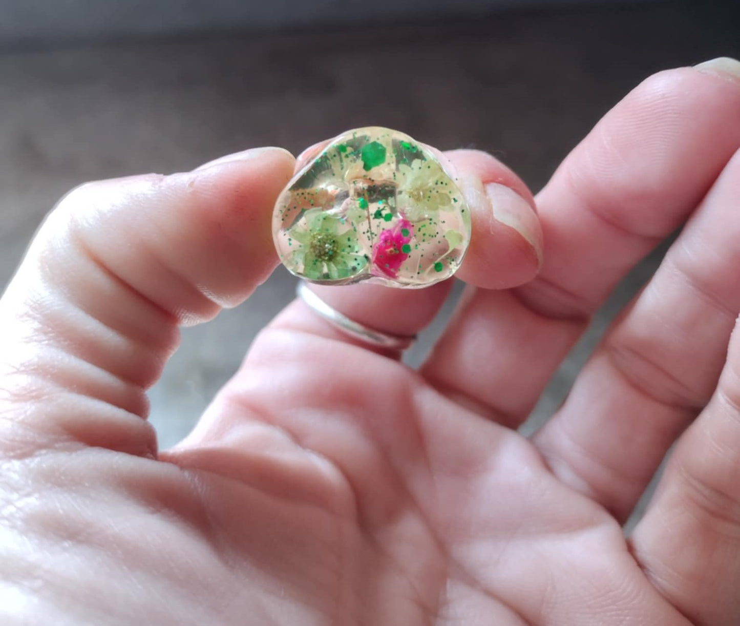 Acrylic epoxy resin floral snout