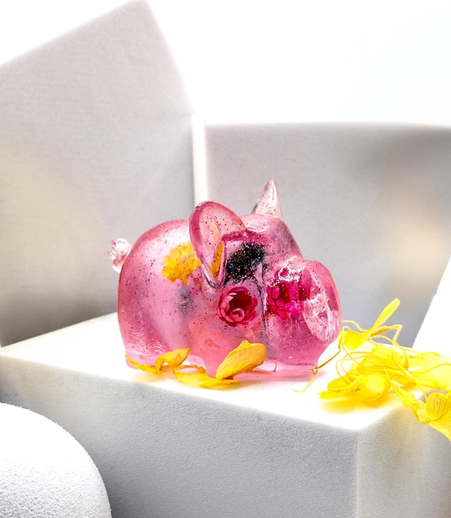 Acrylic epoxy resin pink pig (can be made into a keychain)