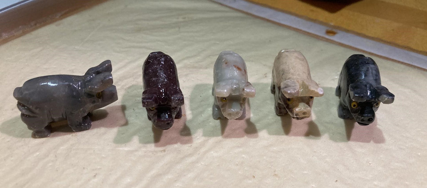 Set of agate pigs