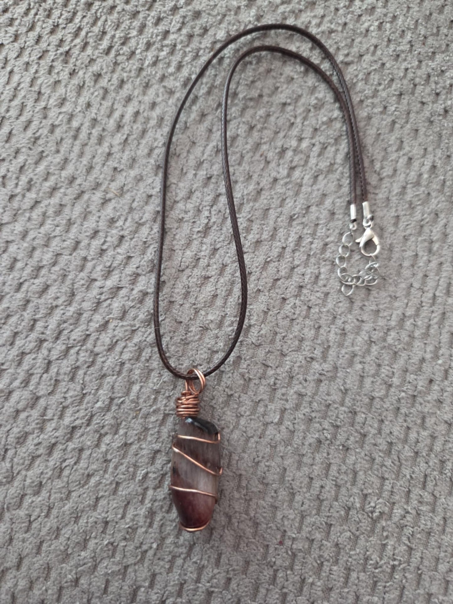 Necklace with agate pendant
