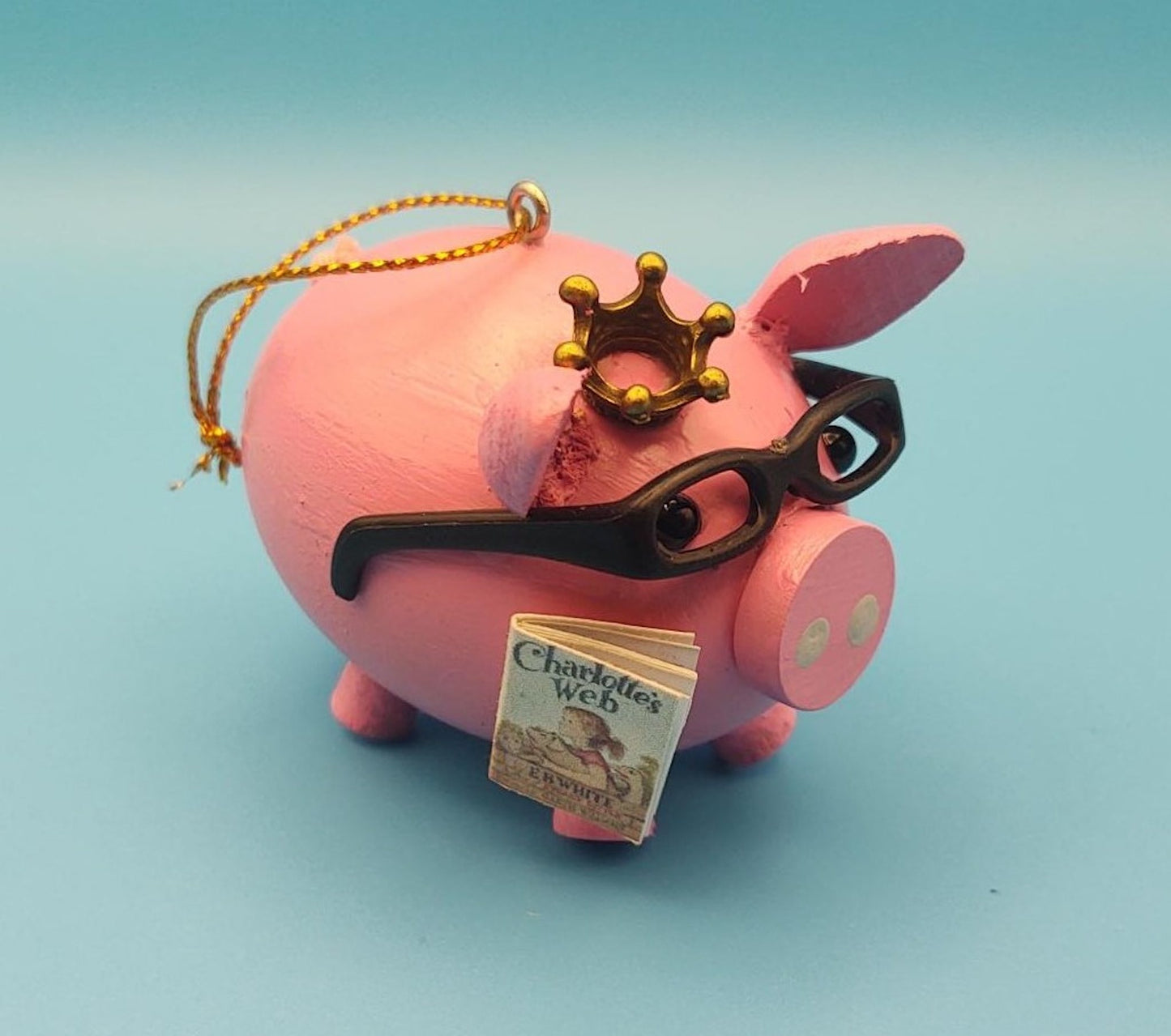 Esther the Wonder Pig reading Charlotte's Web ornament
