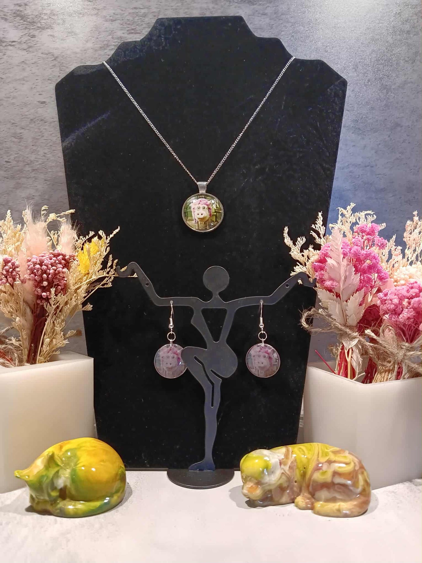 "Fashionista" Esther Necklace with Pendant and Earrings