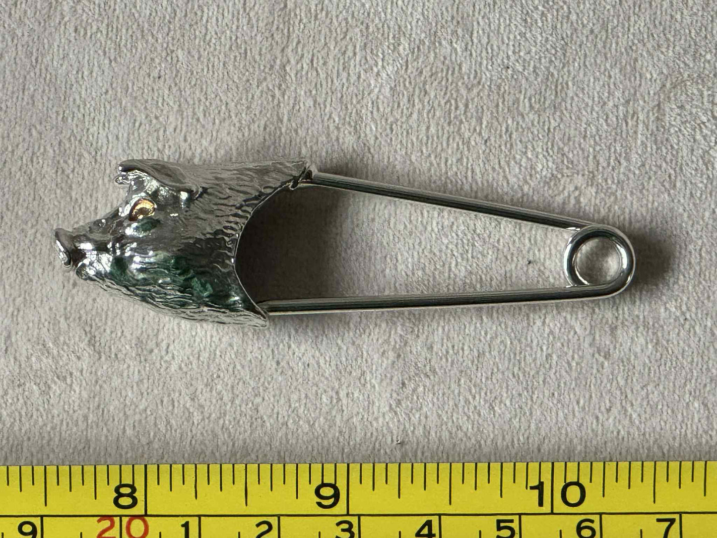 Decorative pig head safety pin