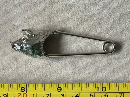 Decorative pig head safety pin