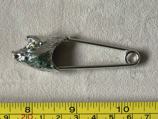 Decorative pig head safety pin