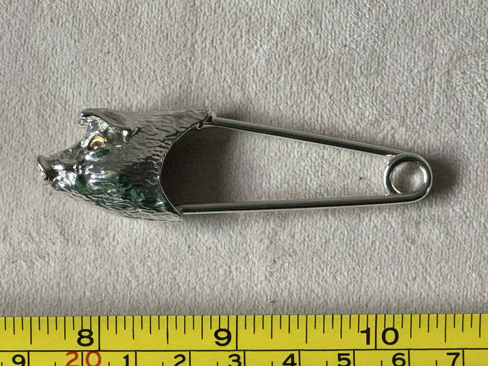 Decorative pig head safety pin