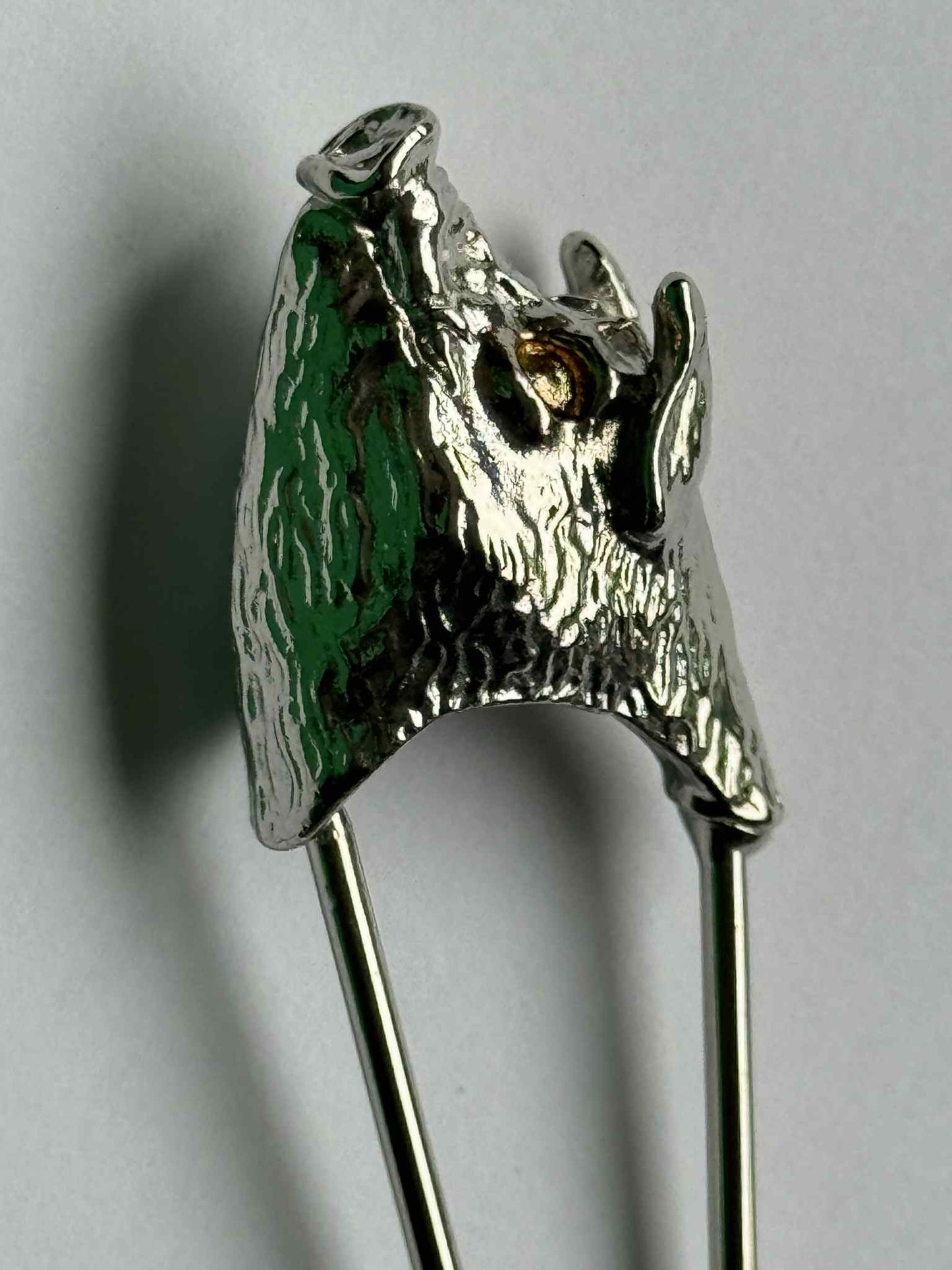 Decorative pig head safety pin