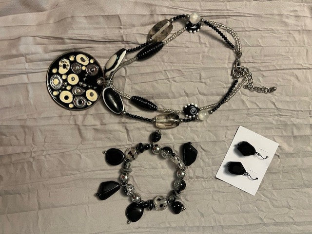 Black and white necklace, bracelet and earring set