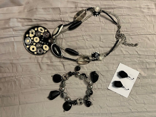 Black and white necklace, bracelet and earring set