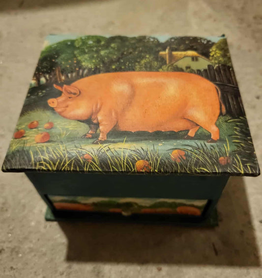 Pig motif jewelry or keepsake box.