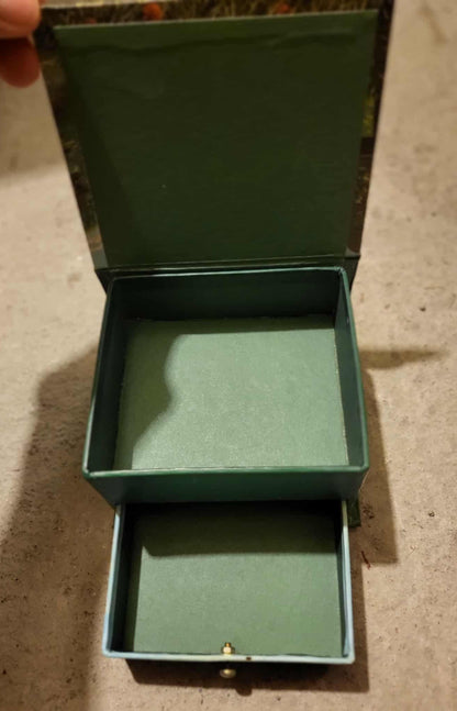 Pig motif jewelry or keepsake box.