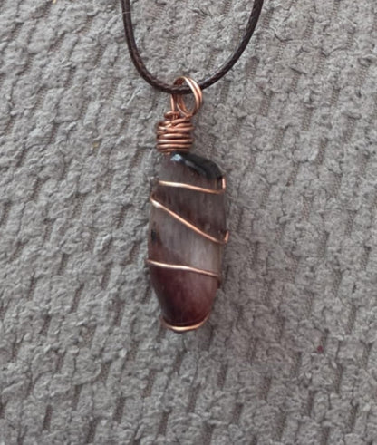 Necklace with agate pendant