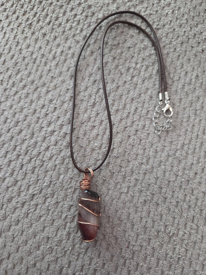 Necklace with agate pendant